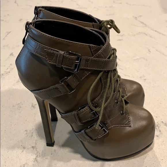 Scene Heeled Booties - Picture 3 of 7